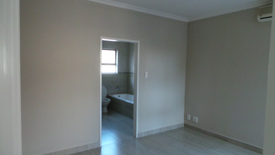 To Let 3 Bedroom Property for Rent in Kenleaf Gauteng