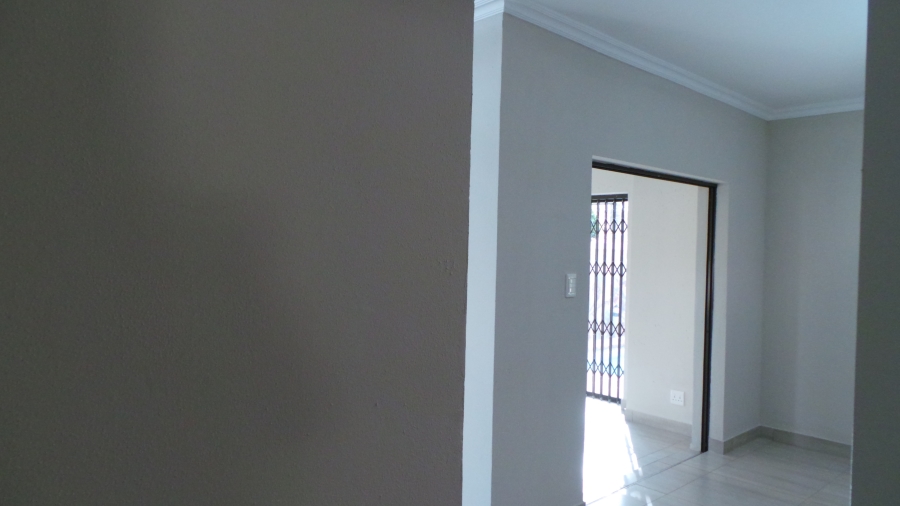 To Let 3 Bedroom Property for Rent in Kenleaf Gauteng