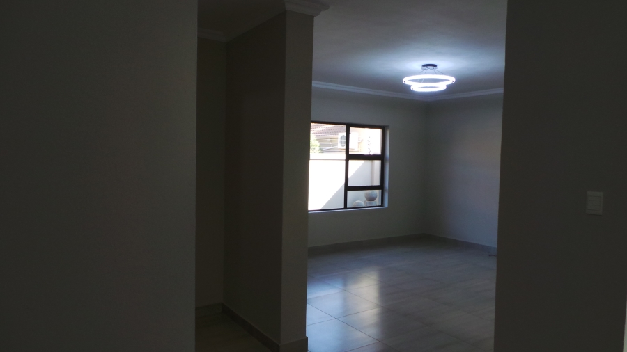 To Let 3 Bedroom Property for Rent in Kenleaf Gauteng