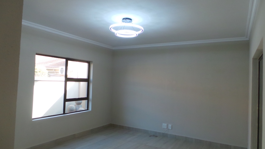 To Let 3 Bedroom Property for Rent in Kenleaf Gauteng