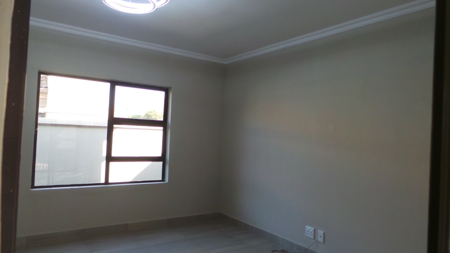 To Let 3 Bedroom Property for Rent in Kenleaf Gauteng