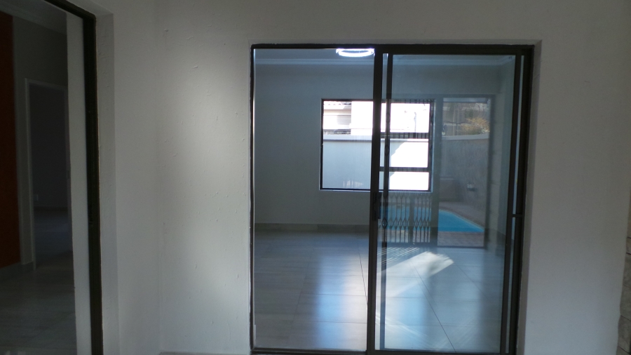 To Let 3 Bedroom Property for Rent in Kenleaf Gauteng