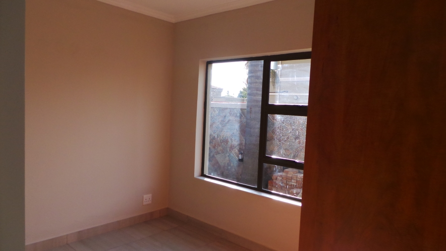 To Let 3 Bedroom Property for Rent in Kenleaf Gauteng