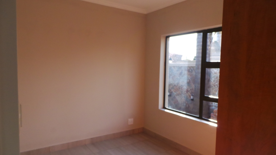 To Let 3 Bedroom Property for Rent in Kenleaf Gauteng