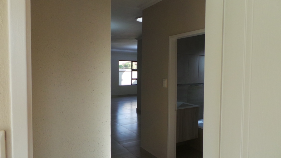 To Let 3 Bedroom Property for Rent in Kenleaf Gauteng