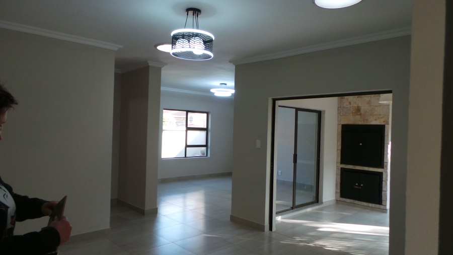 To Let 3 Bedroom Property for Rent in Kenleaf Gauteng