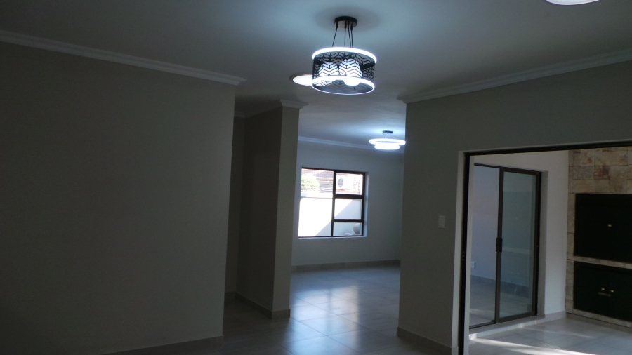 To Let 3 Bedroom Property for Rent in Kenleaf Gauteng