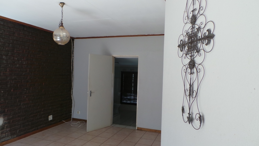 To Let 1 Bedroom Property for Rent in Dersley Gauteng