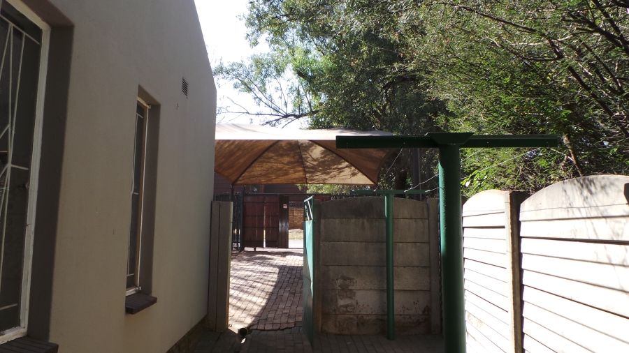 To Let 1 Bedroom Property for Rent in Dersley Gauteng