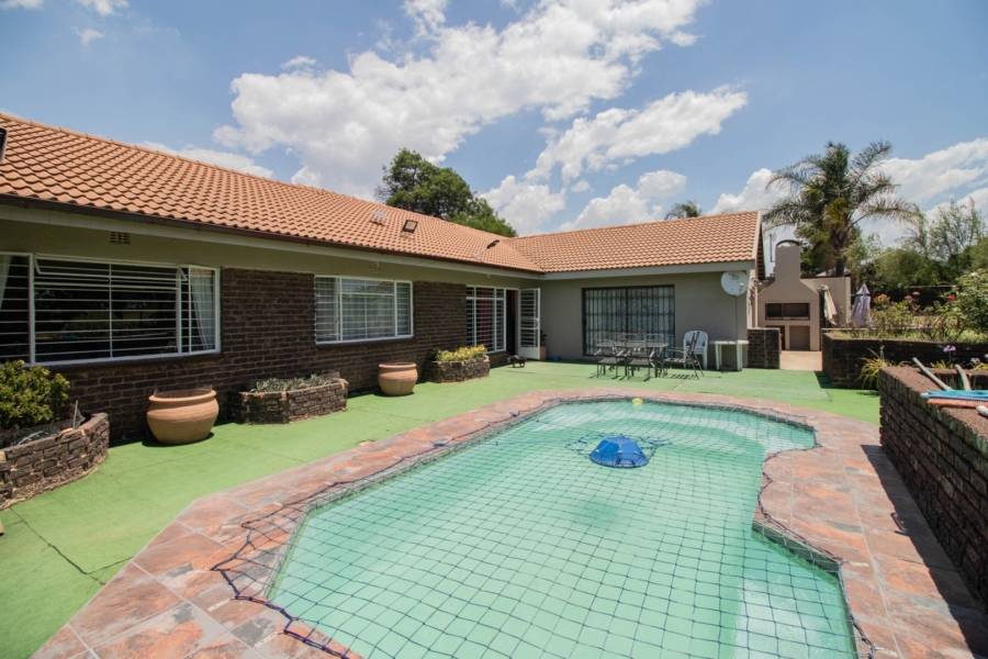 6 Bedroom Property for Sale in Benoni AH Gauteng