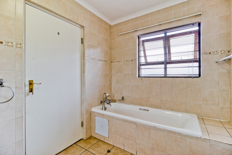 1 Bedroom Property for Sale in Broadacres Gauteng