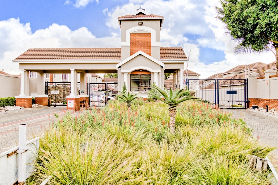 1 Bedroom Property for Sale in Broadacres Gauteng