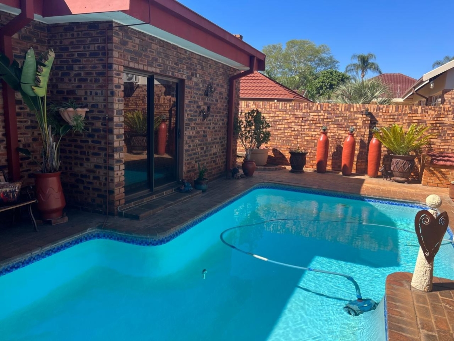 6 Bedroom Property for Sale in Annlin Gauteng