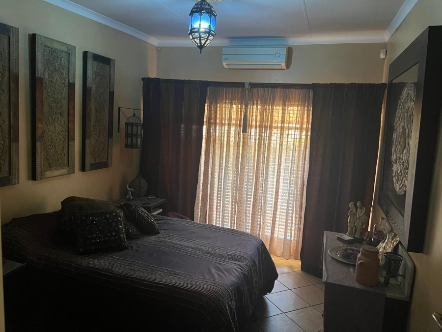 6 Bedroom Property for Sale in Annlin Gauteng