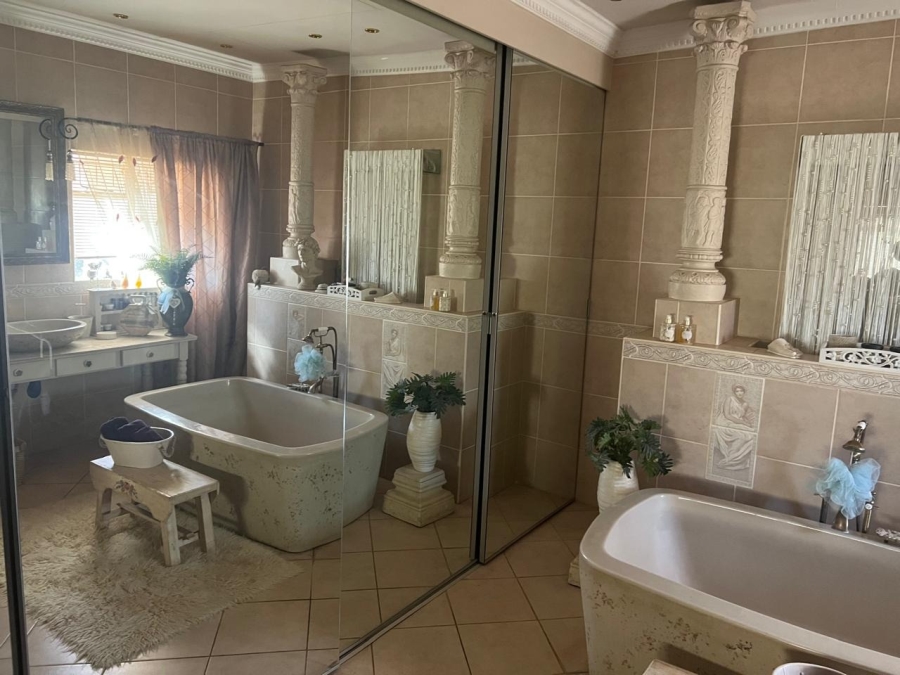 6 Bedroom Property for Sale in Annlin Gauteng