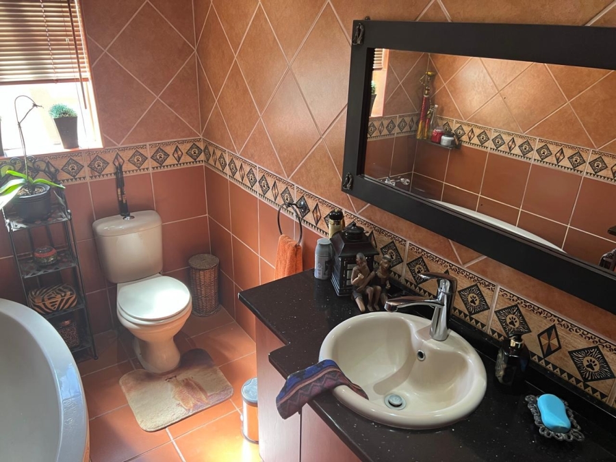 6 Bedroom Property for Sale in Annlin Gauteng