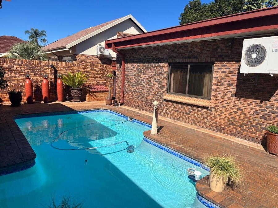 6 Bedroom Property for Sale in Annlin Gauteng