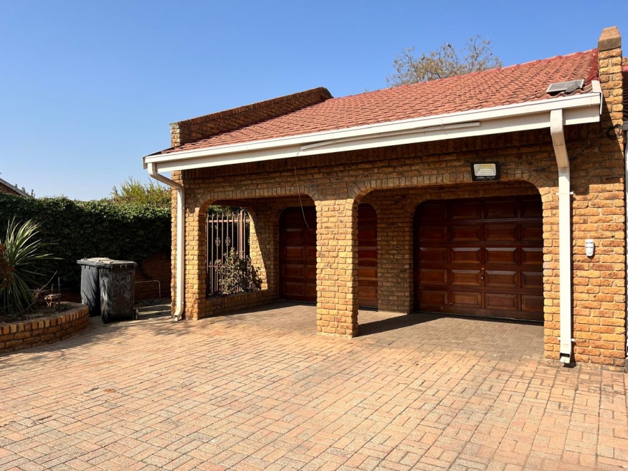 4 Bedroom Property for Sale in Edelweiss Gauteng