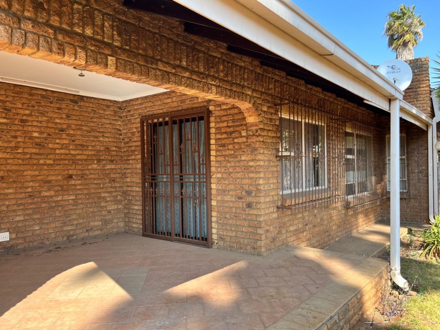 4 Bedroom Property for Sale in Edelweiss Gauteng