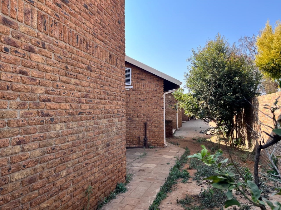 4 Bedroom Property for Sale in Edelweiss Gauteng