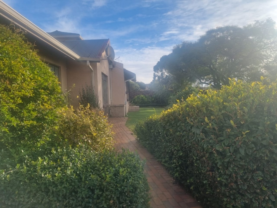 4 Bedroom Property for Sale in Princess A H Gauteng