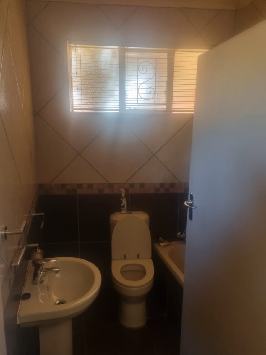 4 Bedroom Property for Sale in Princess A H Gauteng