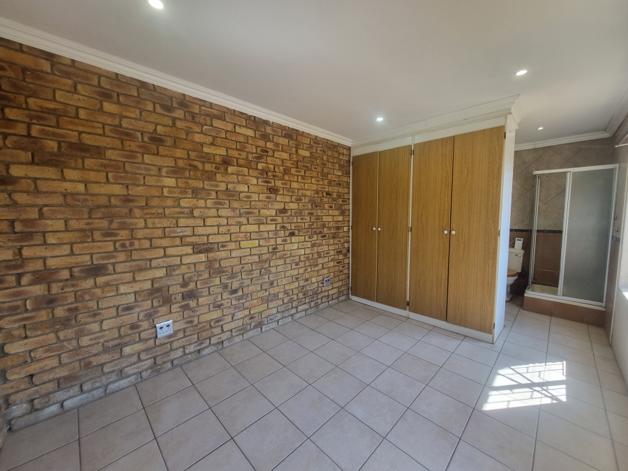 To Let 2 Bedroom Property for Rent in Randjesfontein A H Gauteng