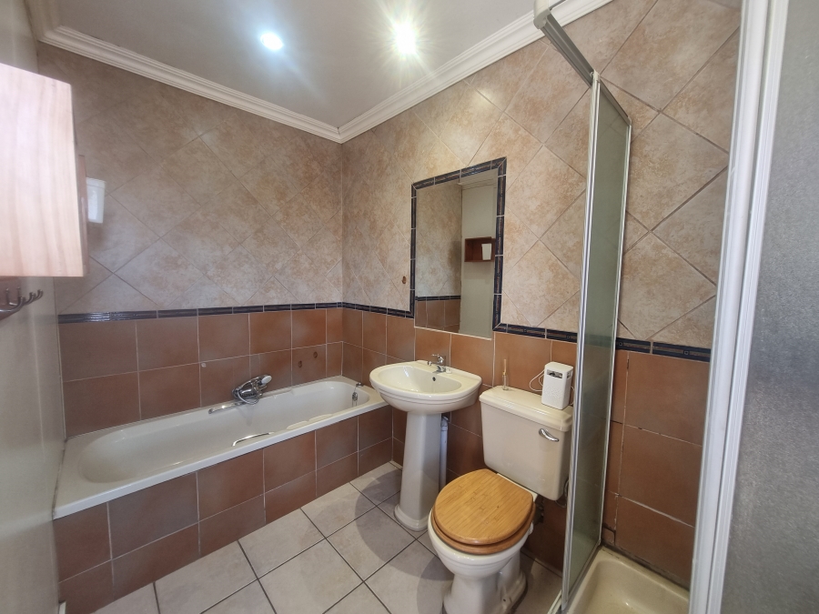 To Let 2 Bedroom Property for Rent in Randjesfontein A H Gauteng