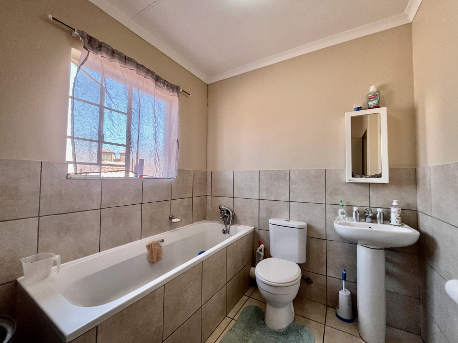 3 Bedroom Property for Sale in Oukraal Estate Gauteng