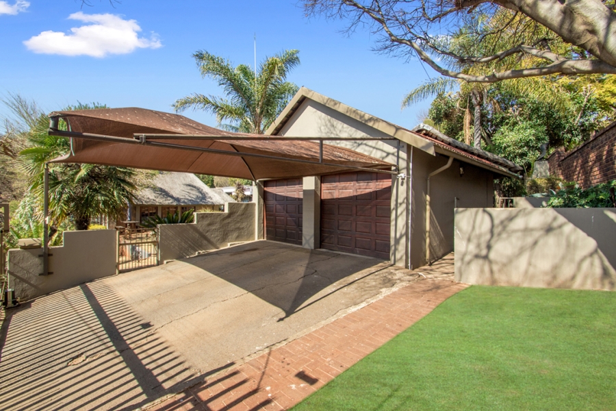 4 Bedroom Property for Sale in Helderkruin Gauteng