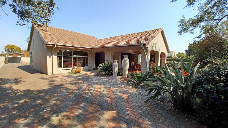 4 Bedroom Property for Sale in Vanderbijlpark SE 2 Gauteng