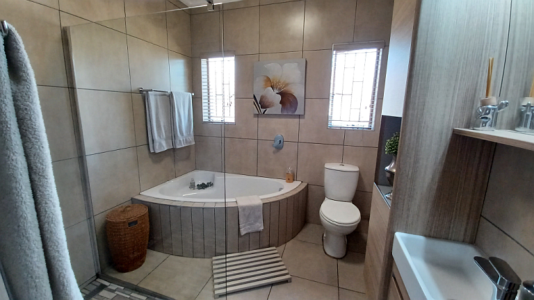 4 Bedroom Property for Sale in Vanderbijlpark SE 2 Gauteng