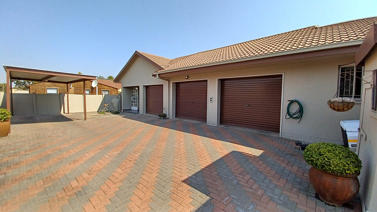 4 Bedroom Property for Sale in Vanderbijlpark SE 2 Gauteng