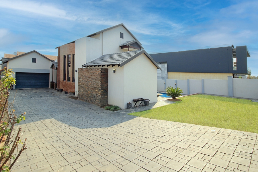 4 Bedroom Property for Sale in Copperleaf Estate Gauteng