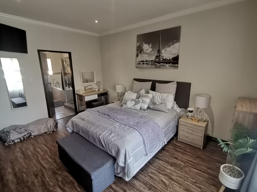 3 Bedroom Property for Sale in New Market Park Gauteng