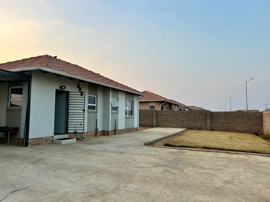 3 Bedroom Property for Sale in Azaadville Gardens Gauteng