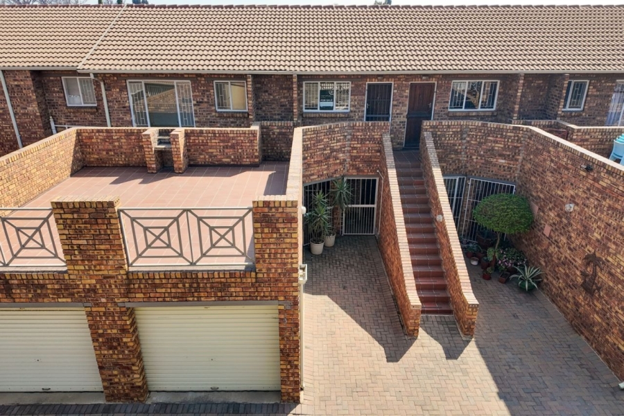 2 Bedroom Property for Sale in Bardene Gauteng