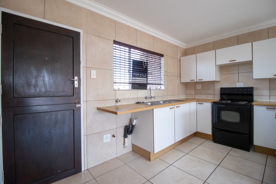 2 Bedroom Property for Sale in Bardene Gauteng