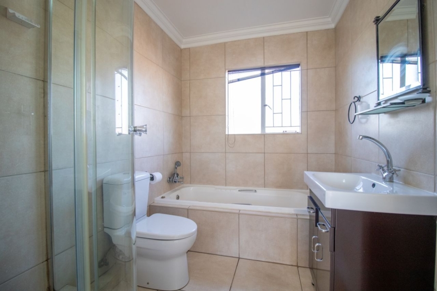 2 Bedroom Property for Sale in Bardene Gauteng