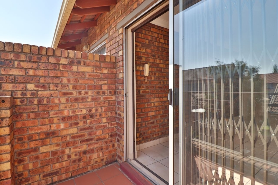 2 Bedroom Property for Sale in Bardene Gauteng