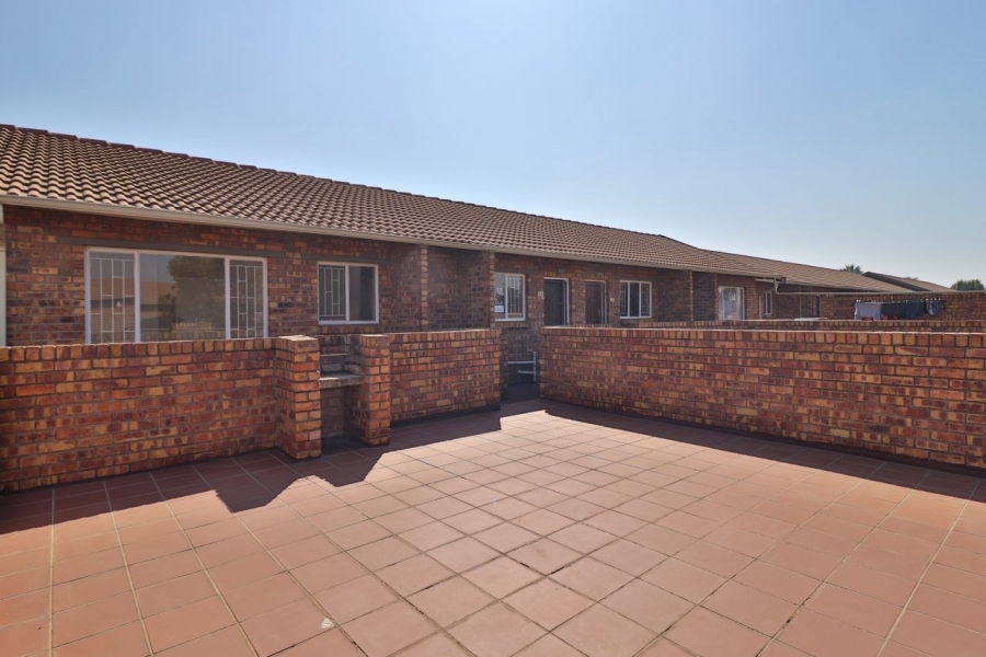 2 Bedroom Property for Sale in Bardene Gauteng