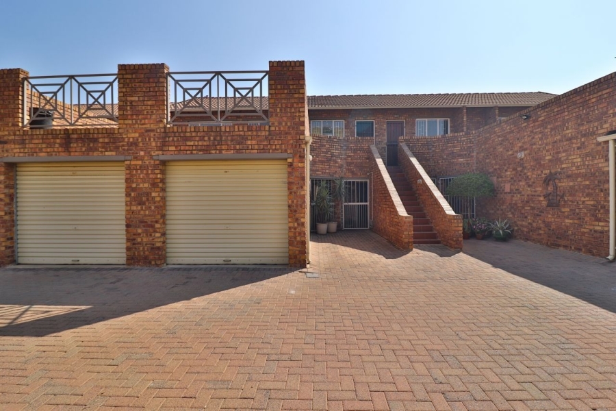 2 Bedroom Property for Sale in Bardene Gauteng