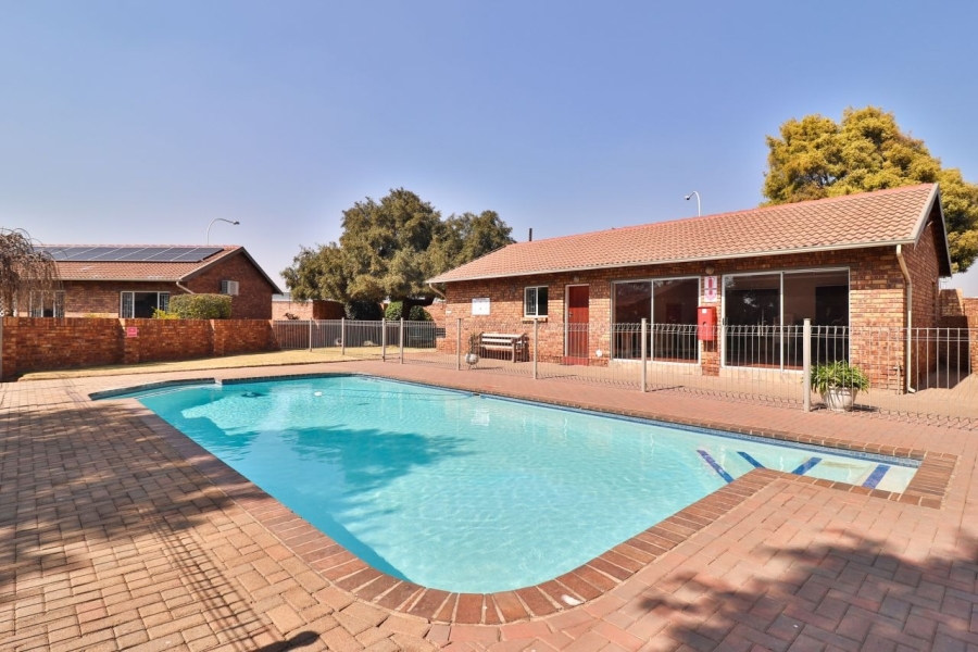 2 Bedroom Property for Sale in Bardene Gauteng