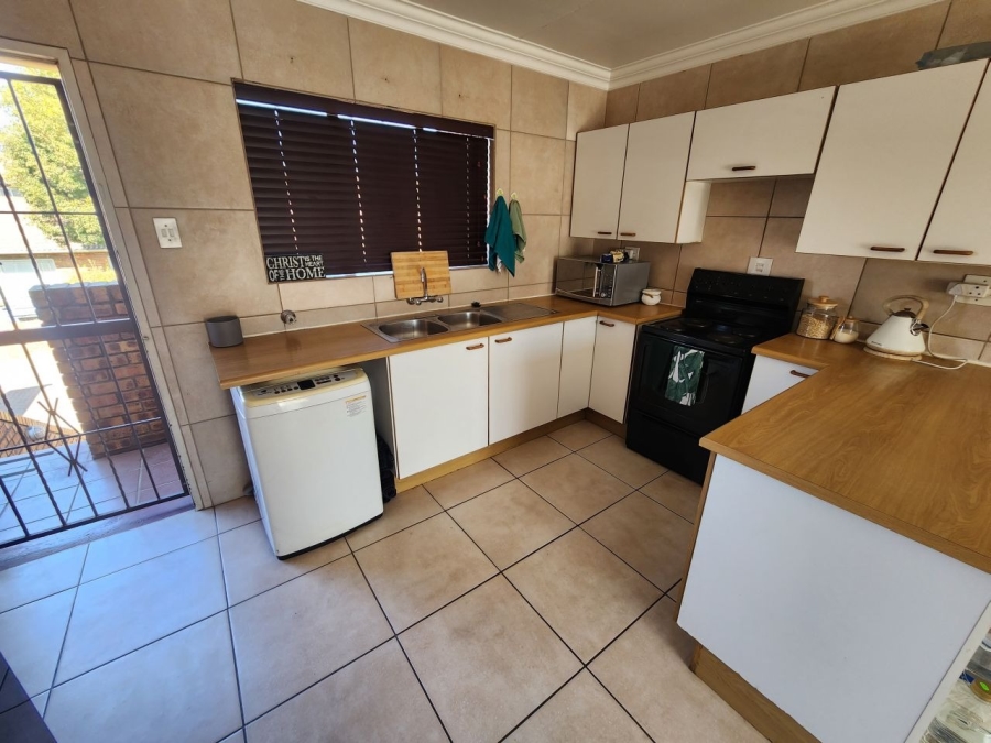 2 Bedroom Property for Sale in Bardene Gauteng