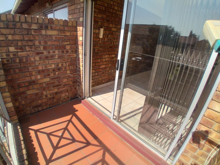 2 Bedroom Property for Sale in Bardene Gauteng