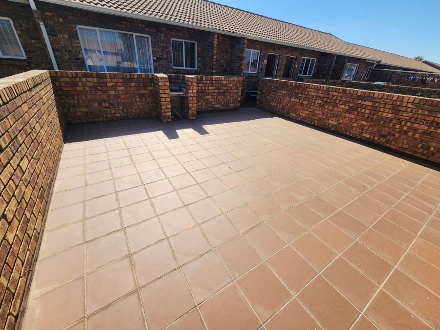 2 Bedroom Property for Sale in Bardene Gauteng