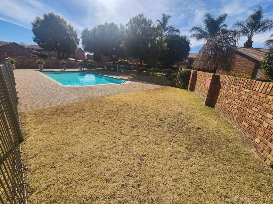 2 Bedroom Property for Sale in Bardene Gauteng