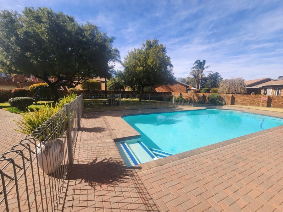 2 Bedroom Property for Sale in Bardene Gauteng