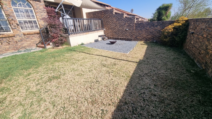 2 Bedroom Property for Sale in Raslouw Gauteng