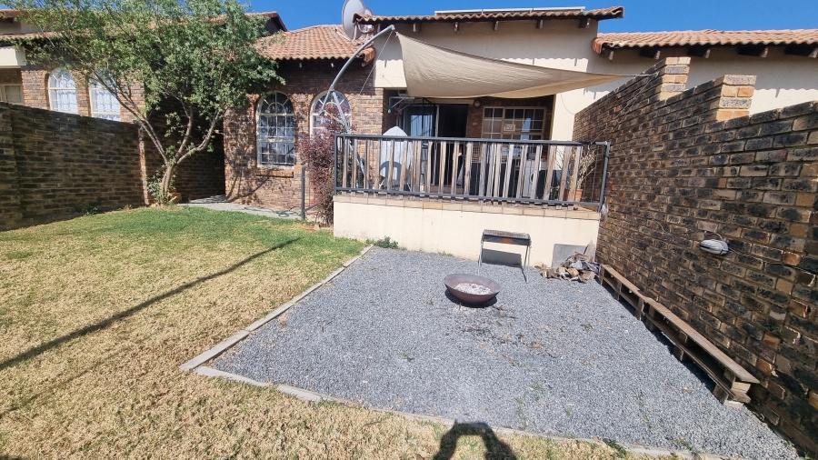 2 Bedroom Property for Sale in Raslouw Gauteng